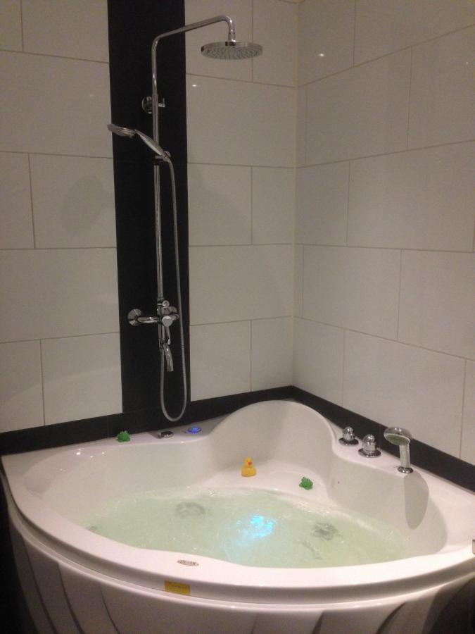 Beach Rose, 1 Free Parking, 2 Min. From Beach, Jacuzzi نوردفيك المظهر الخارجي الصورة
